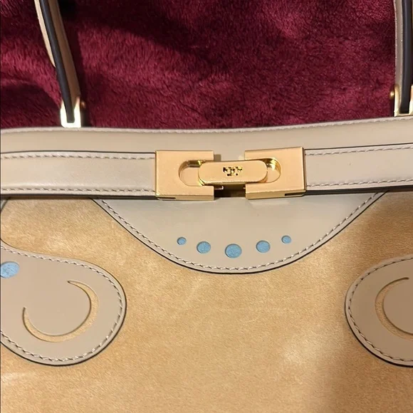 Chic Beige and Tan Designer Handbag - Picture 4 of 4